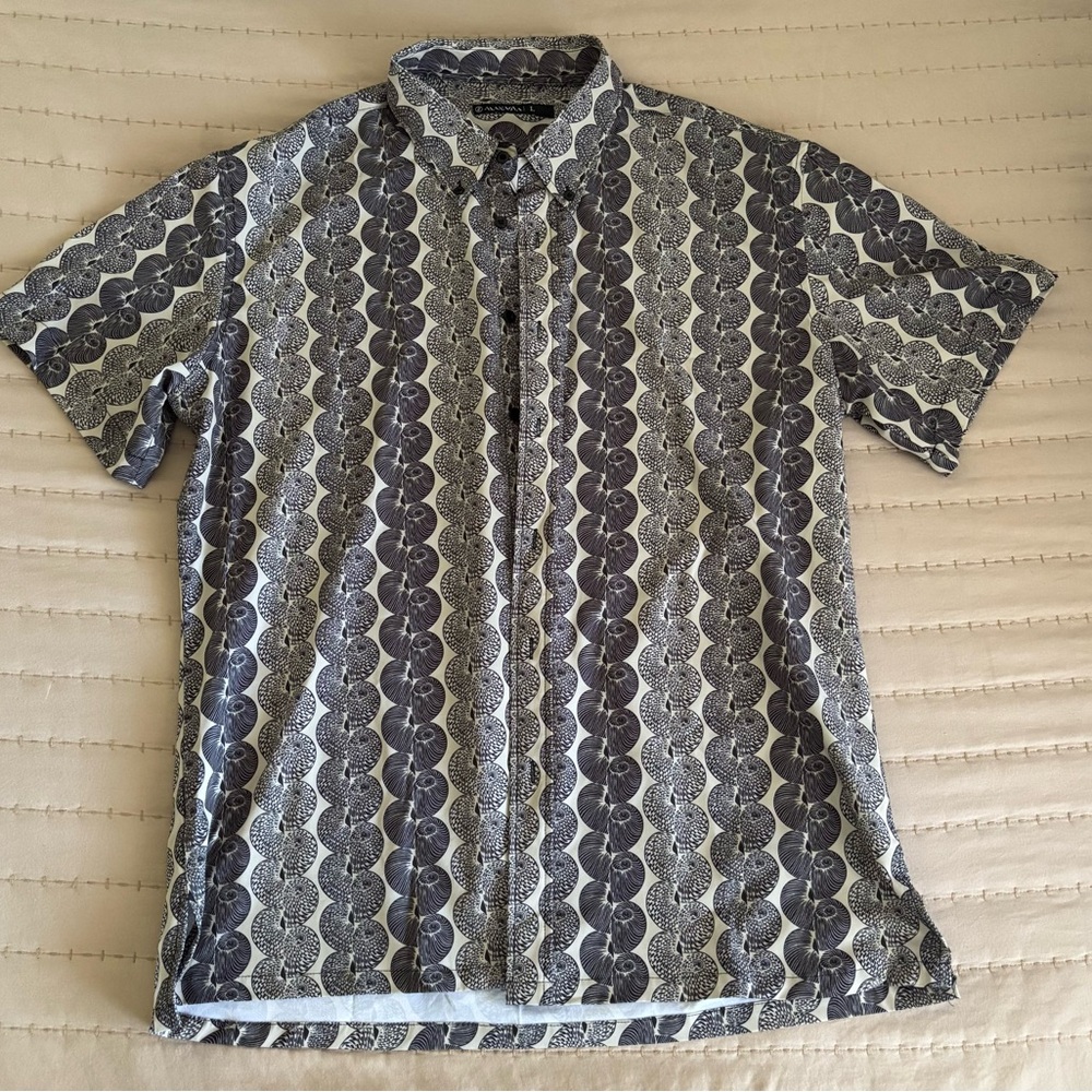 Manaola Black and White Casual Button Down Shirt with Geometric Pattern